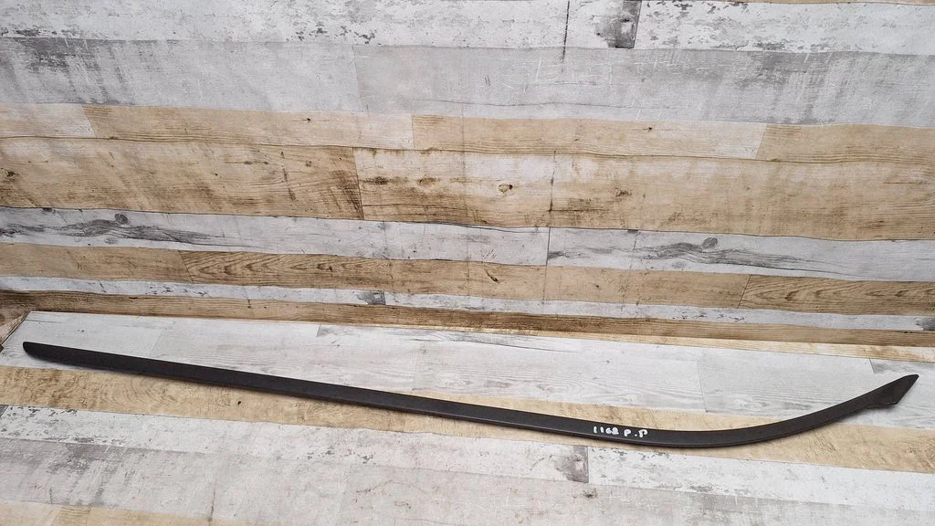 Windshield trim AM51R03194