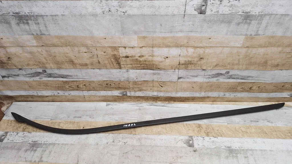 Windshield trim AM51R03195