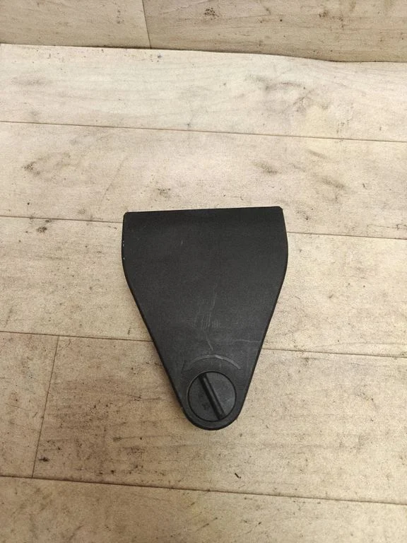 Hazard Warning Triangle Mounting Bracket – Audi A4 S4 B6 8E 8H (2001-2005)