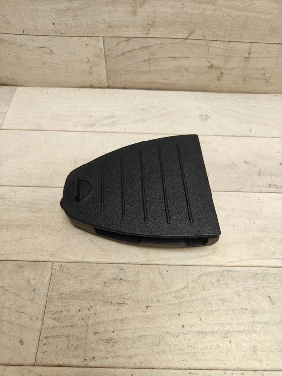 Hazard Warning Triangle Mounting Bracket – Volkswagen Passat B6 (2005-2010)
