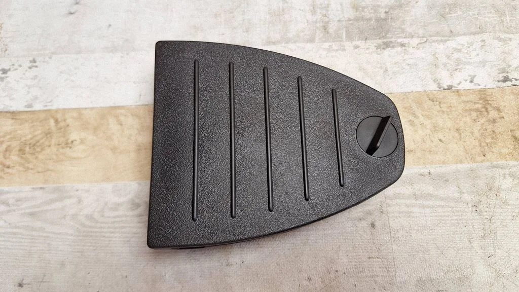 Hazard Warning Triangle Mounting Bracket – Volkswagen Passat B5.5 (2001-2005)