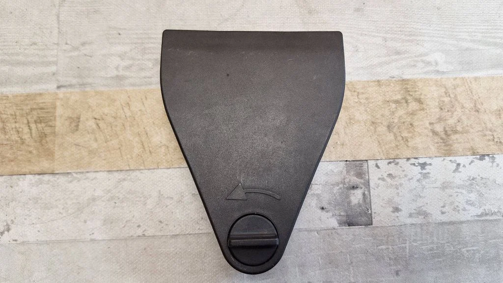 Hazard Warning Triangle Mounting Bracket – Skoda Superb B5 (3U) (2001-2008)