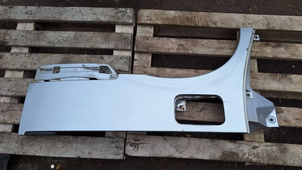 Fender end trim – rear left