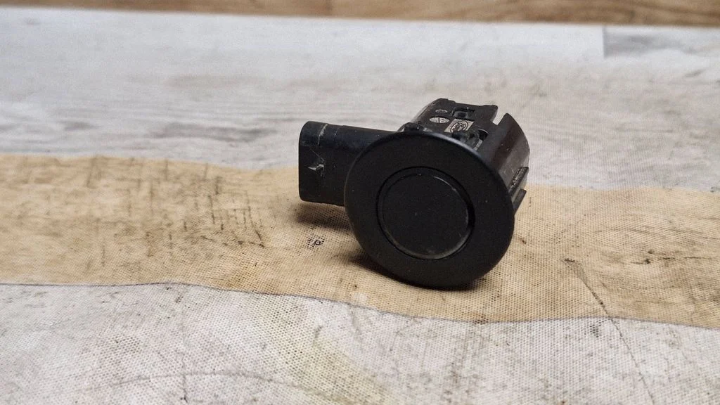 Front parking sensor holder (PDC) – Ford C-MAX II (2010-2019)