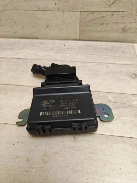 Hand brake control module – Hyundai i40 (2011-)