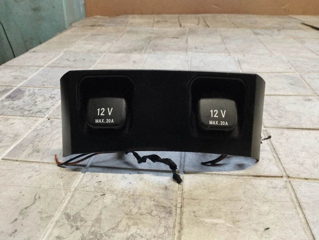 12 V Socket (rear) – Mercedes-Benz R-Class W251 (2005-2013)