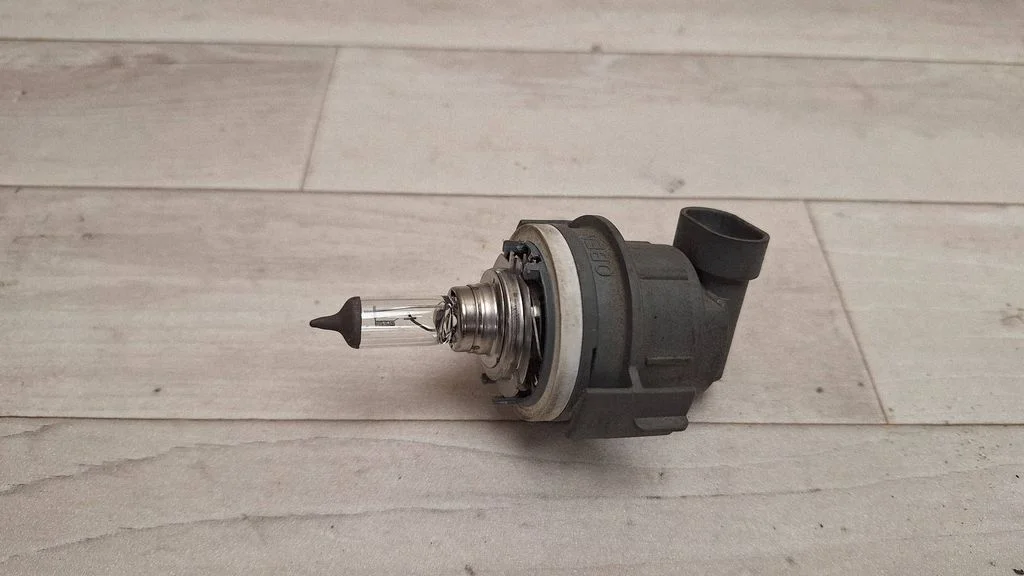 12 V Socket (front) – BMW 3 Series E46 (1998-2005)