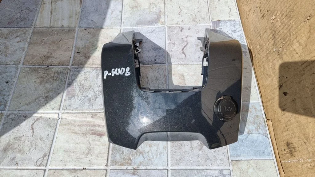 12 V Socket (front)
