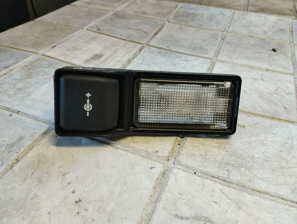 12 V Socket (rear) 6904008