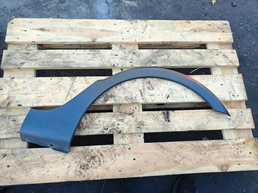 Rear fender molding trim 5J7853507