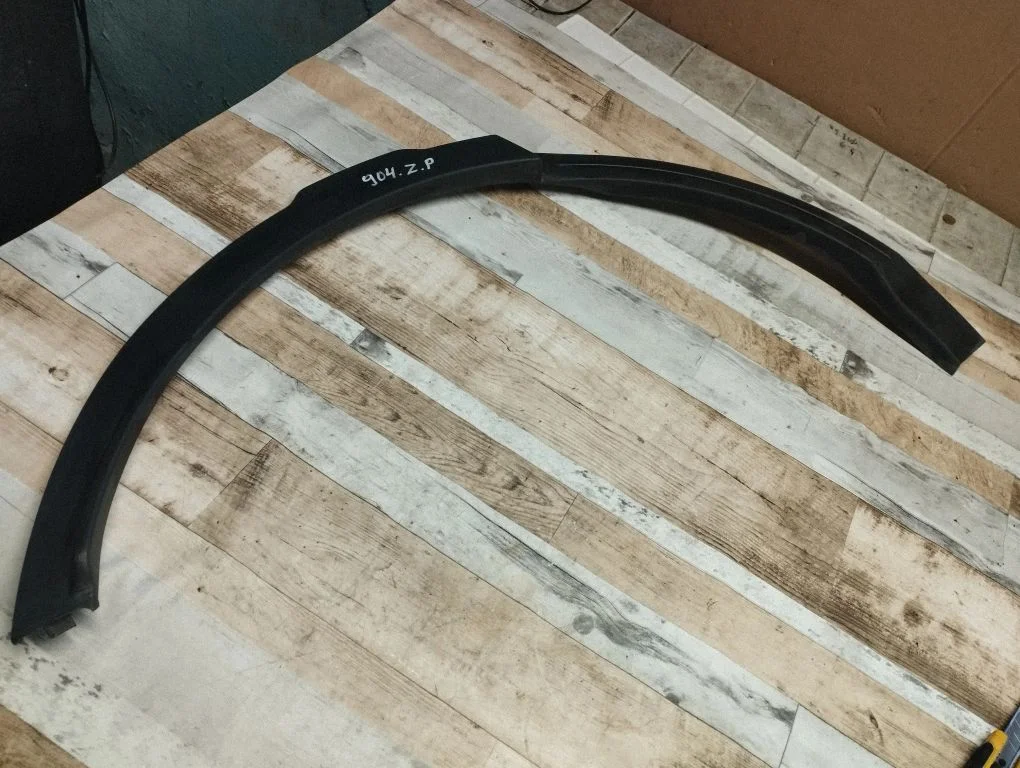Rear fender molding trim BJ32290E22