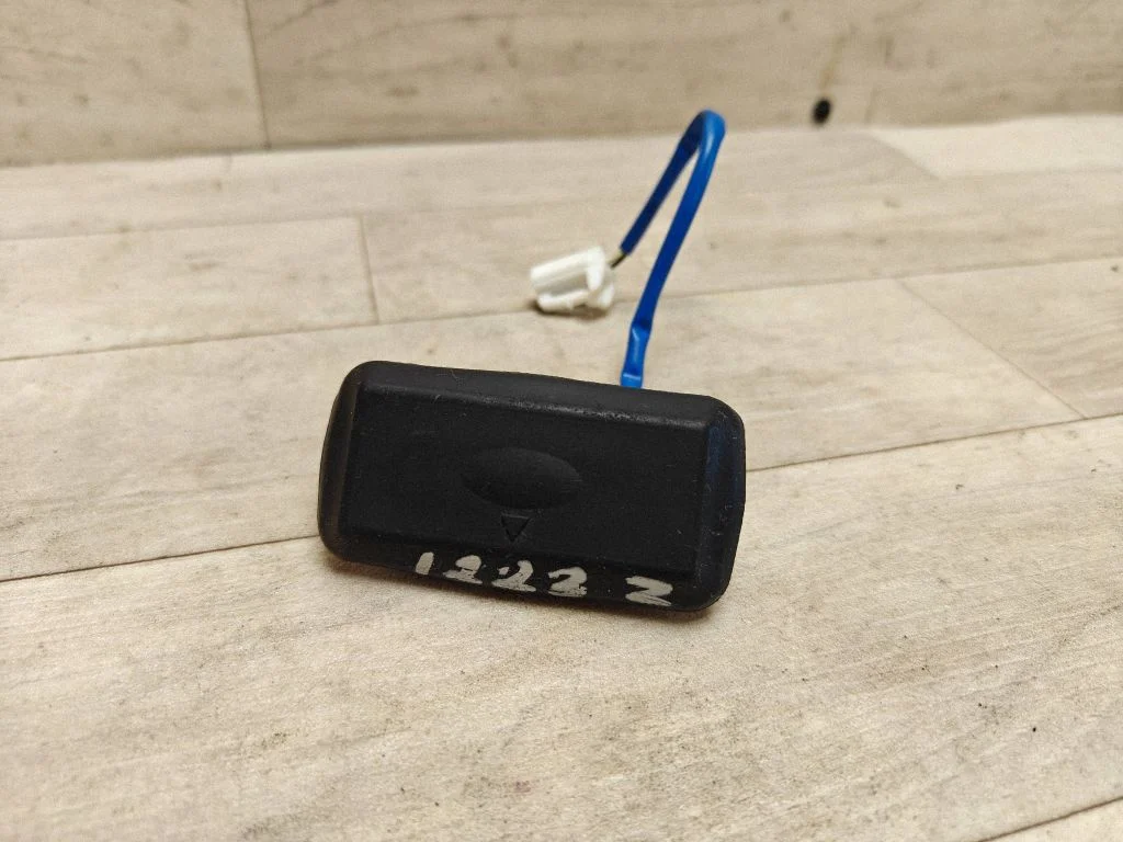 Tailgate opening switch