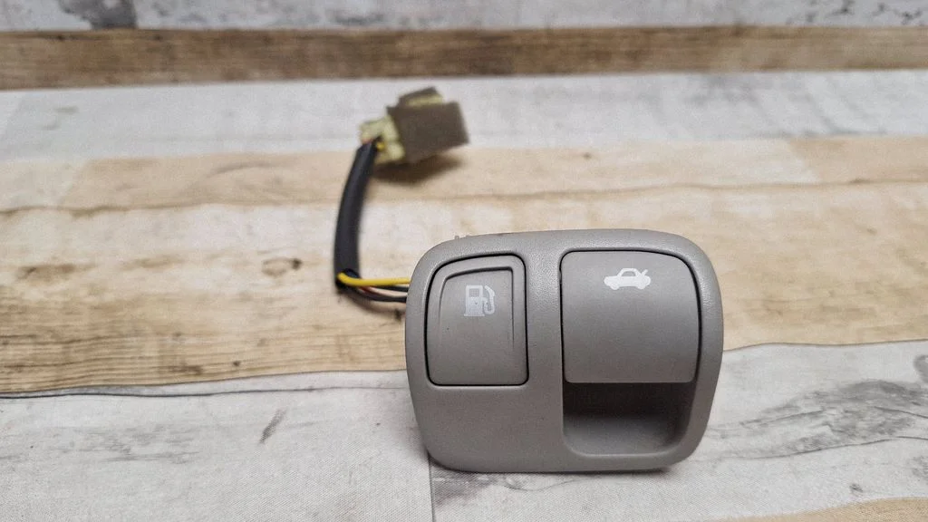 Tailgate opening switch 935553L000