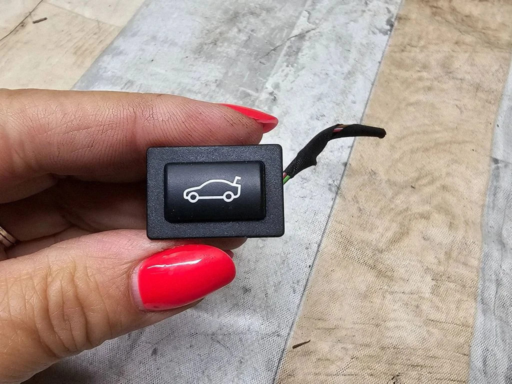 Tailgate opening switch 9200316