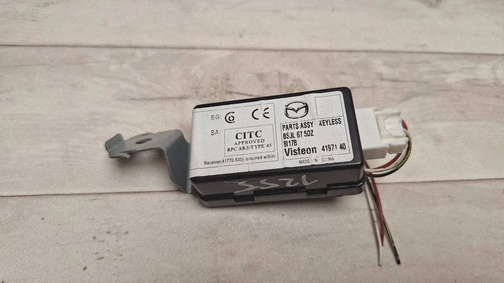 Võtmeta süsteemi KESSY (keyless) juhtplokk/moodul BS3L675DZ
