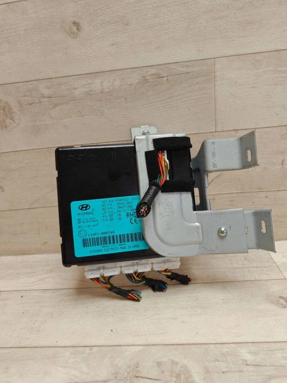 Võtmeta süsteemi KESSY (keyless) juhtplokk/moodul – Hyundai i40 (2011-)