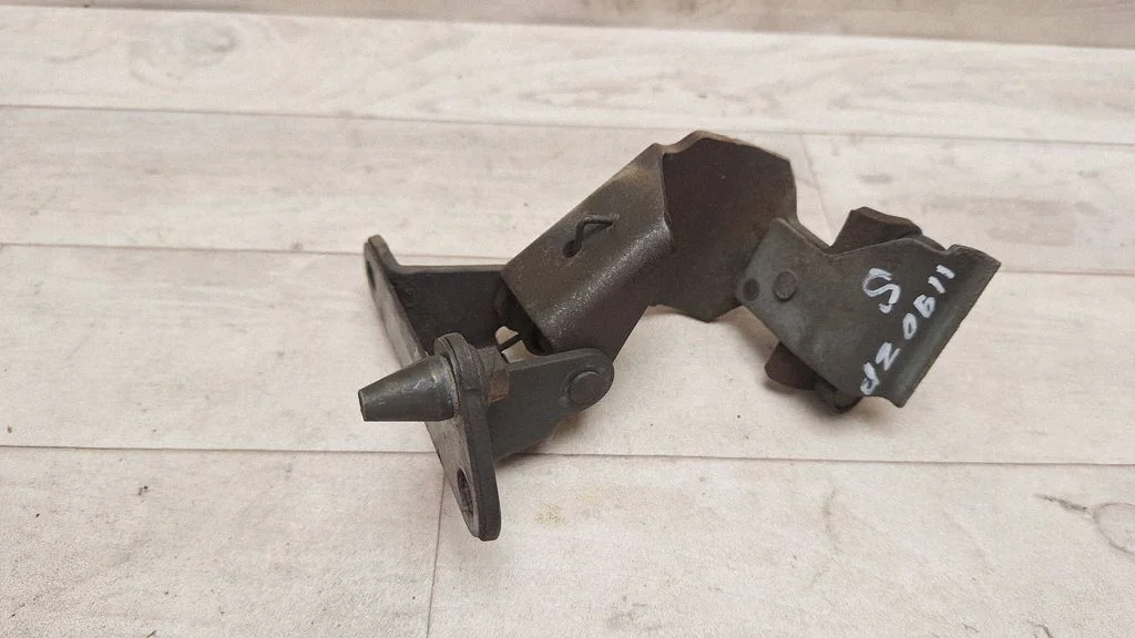 Sliding door middle roller runner – Mazda 5 (2005-2010)