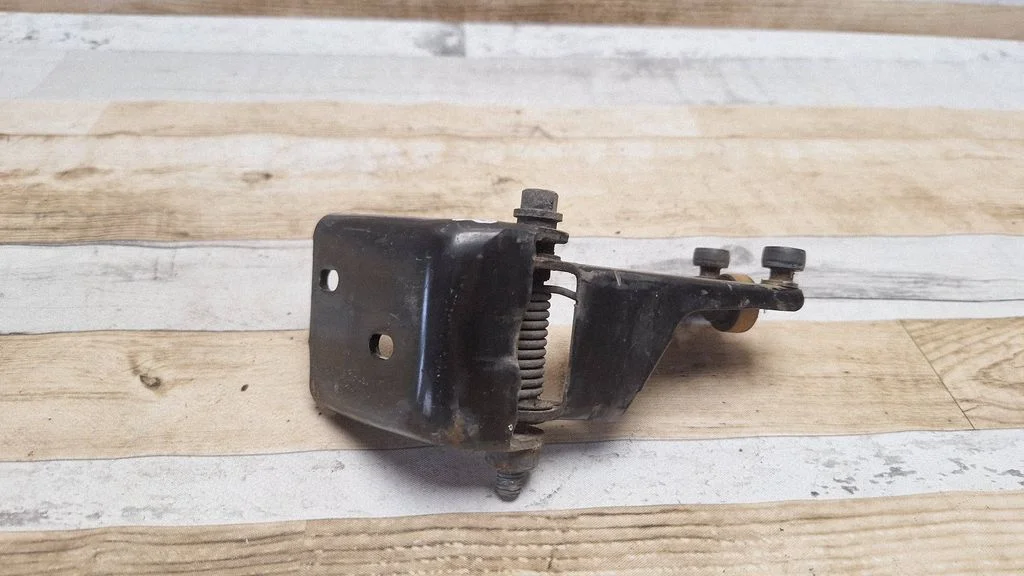 Sliding door middle roller runner – Chrysler Voyager (2004-2007)