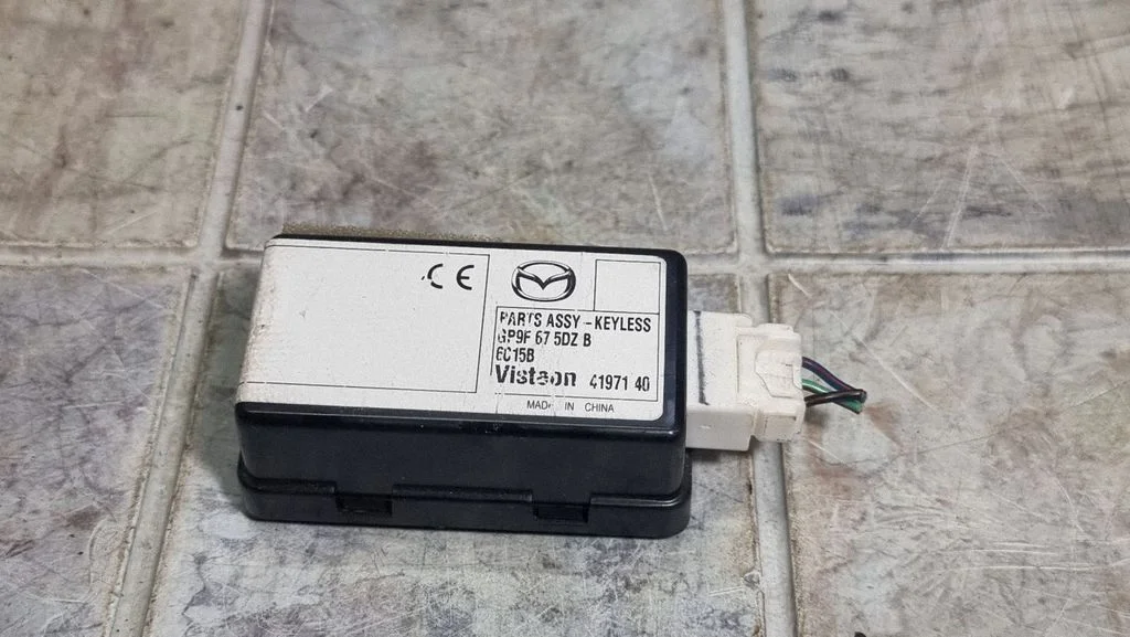 Võtmeta süsteemi KESSY (keyless) juhtplokk/moodul – Mazda 6 (2002-2008)