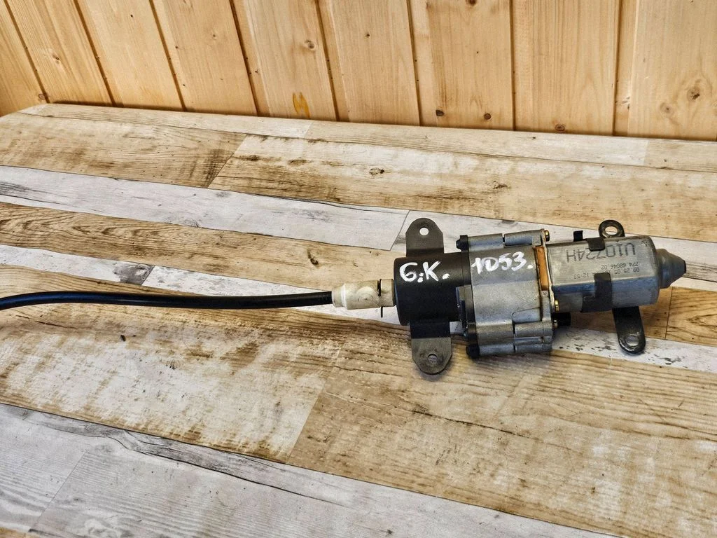Sliding door motor – Chrysler Voyager (2004-2007)