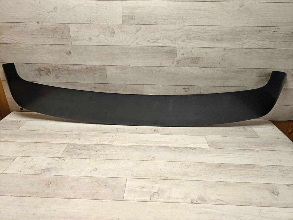 Tailgate/trunk spoiler MN129304