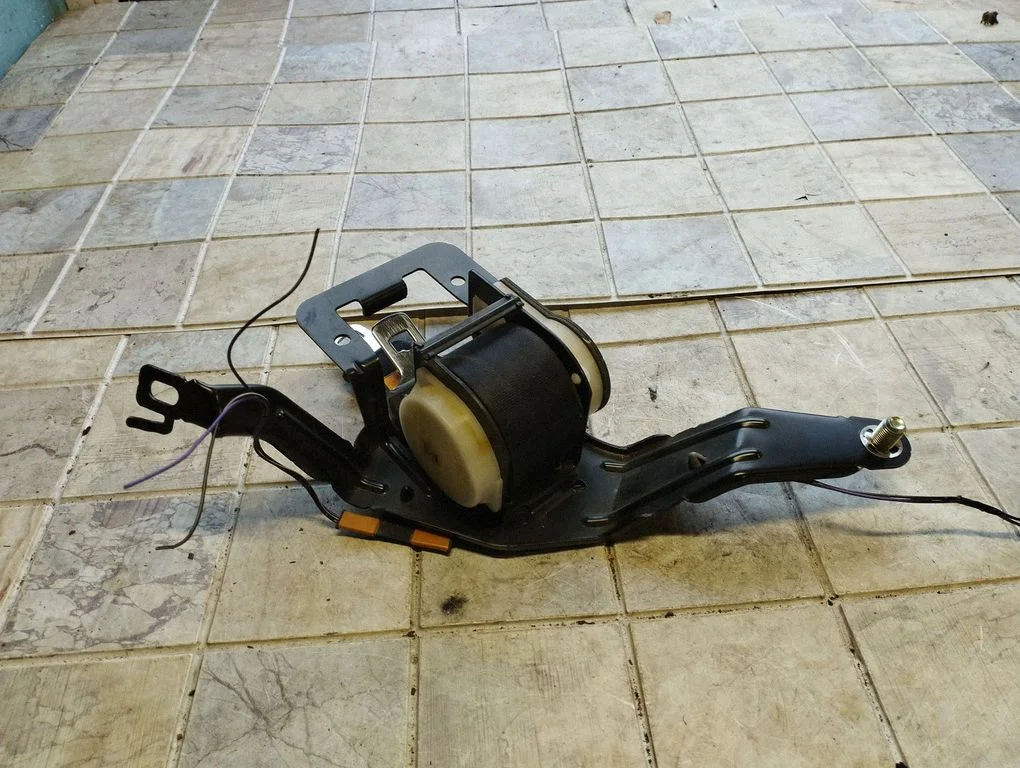 Roof seat belt – Mazda 5 (2005-2010)