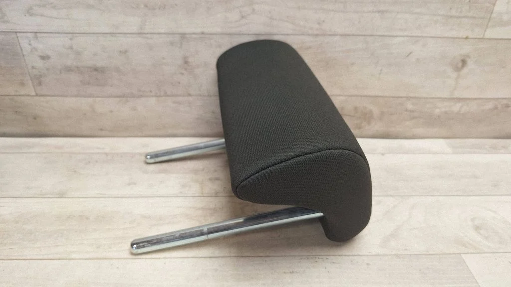 Rear seat headrest – Toyota Auris 150 (2006-2012)