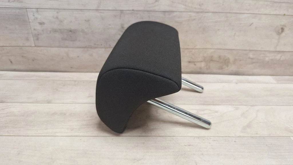 Rear seat headrest – Toyota Auris 150 (2006-2012)