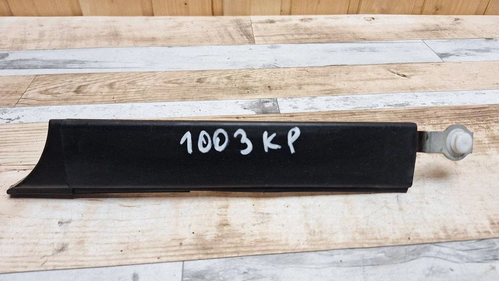 Front door glass trim molding C235509L1 – Mazda 5 (2005-2010)