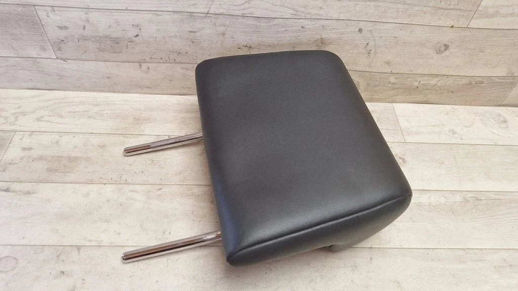 Third row seat headrest – Mitsubishi Grandis (2003-2011)