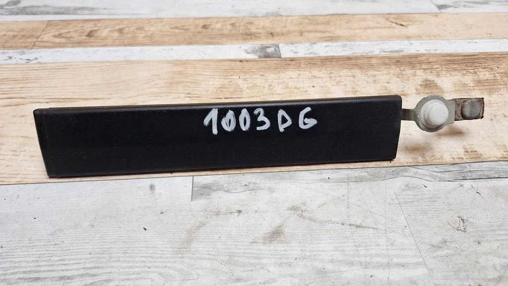 Rear door glass trim molding C235509H2 – Mazda 5 (2005-2010)