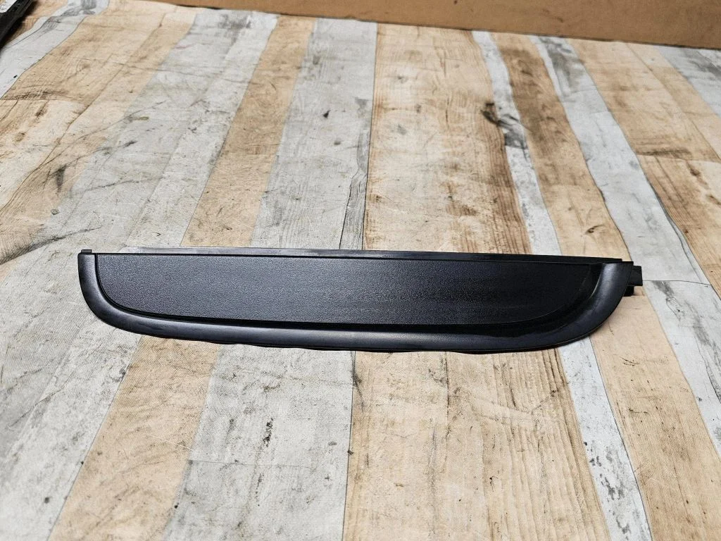 Listwa szyby drzwi tylnych AB3926254A16AF
