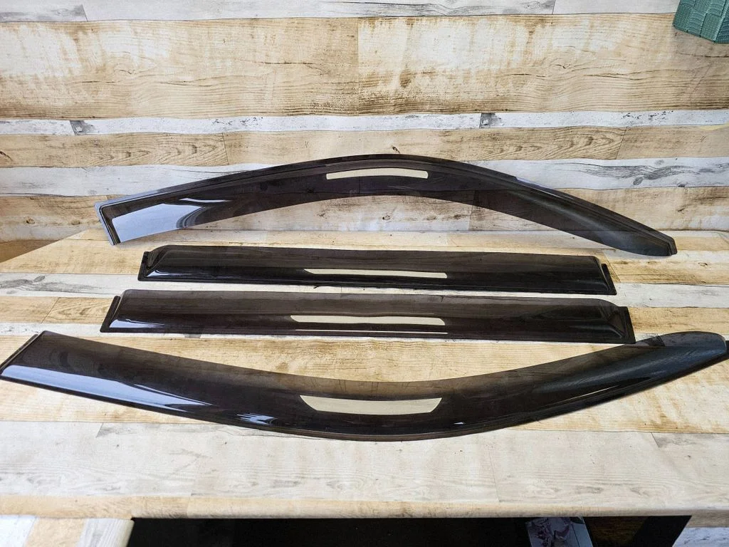 Front door glass trim molding