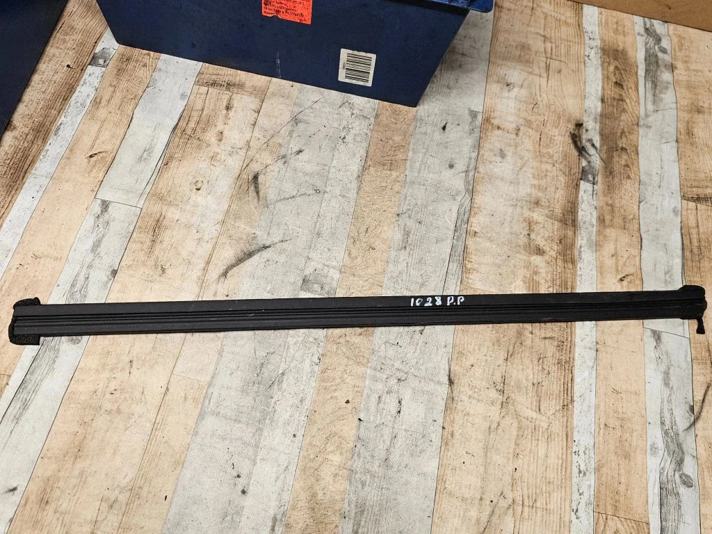 Front door glass trim molding – Ford Ranger (2012-2018)