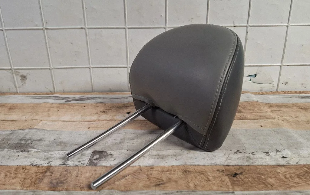 Third row seat headrest – Chrysler Sebring (ST-22 - JR) (2000-2007)