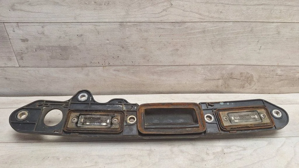 Trunk door license plate light bar – Volkswagen Touran I (2003-2010)