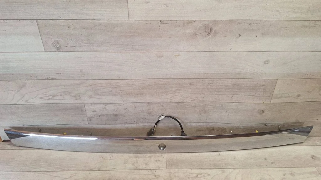 Trunk door license plate light bar 96636421