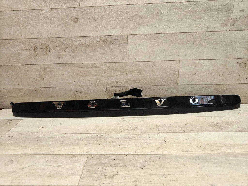Trunk door license plate light bar – Volvo V50 (2008-2012)