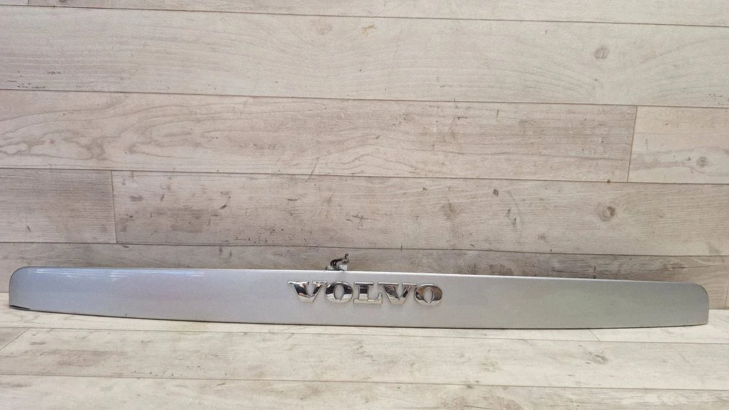 Trunk door license plate light bar – Volvo V50 (2004-2007)