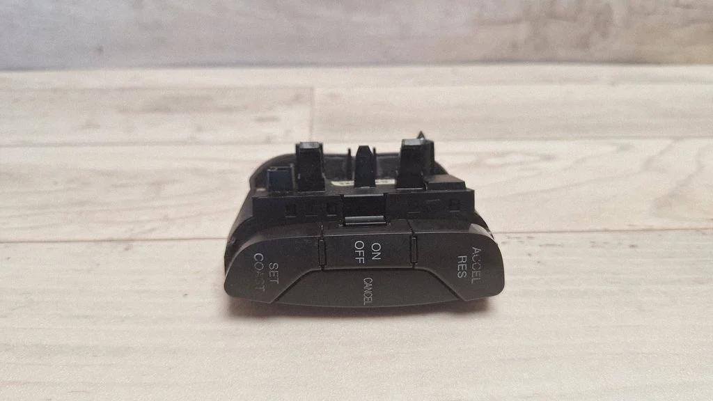 Steering wheel buttons/switches 96645143