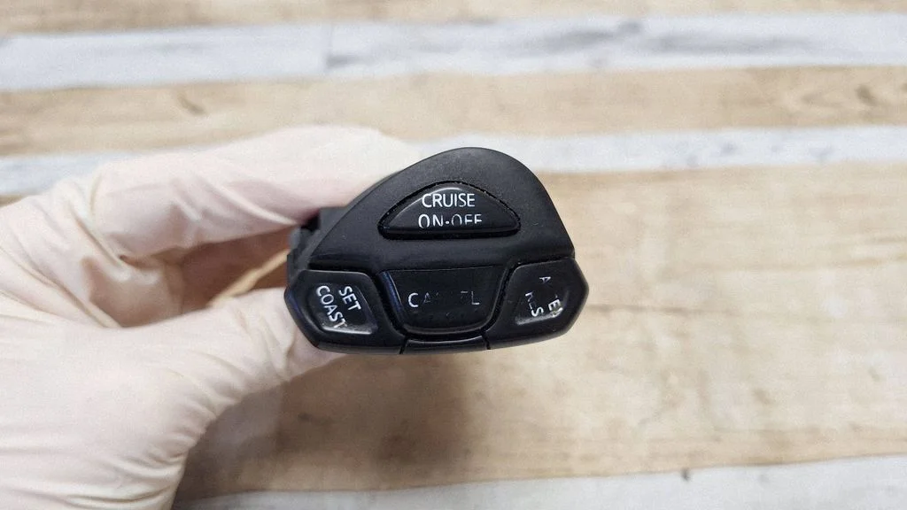 Steering wheel buttons/switches 255519H200