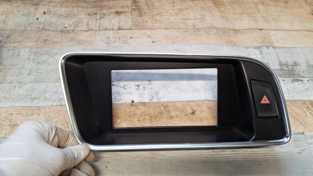 Panel trim 8R1857186N