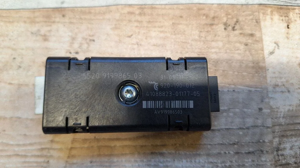 Antenna control unit – BMW 5 Series F10 F11 (2009-2016)