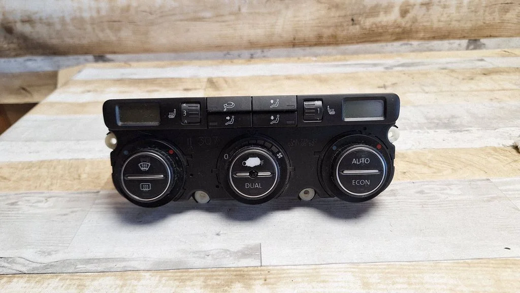 Air conditioning/heating control unit – Volkswagen Passat B5.5 (2001-2005)