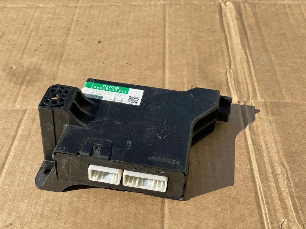 Air conditioning/heating control unit – Toyota Yaris (2006-2011)