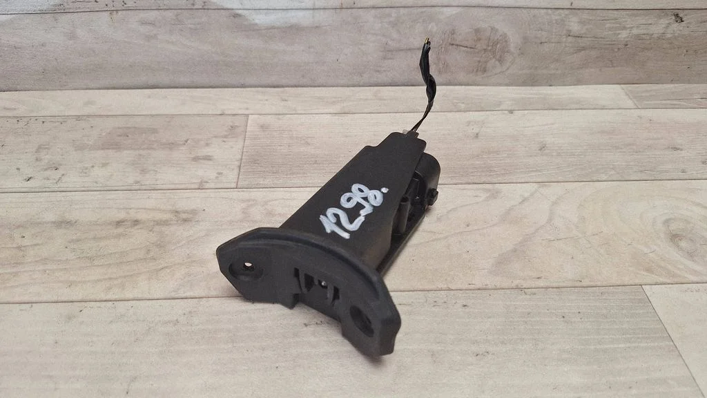 Fuel tank cap lock motor