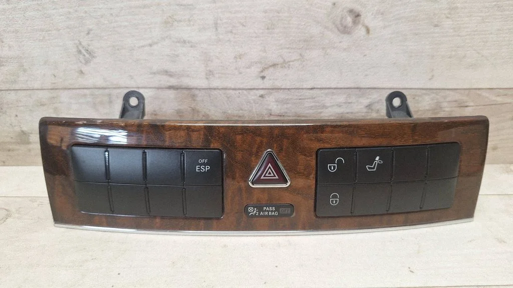 A set of switches – Mercedes-Benz C-Class W203 (2000-2007)