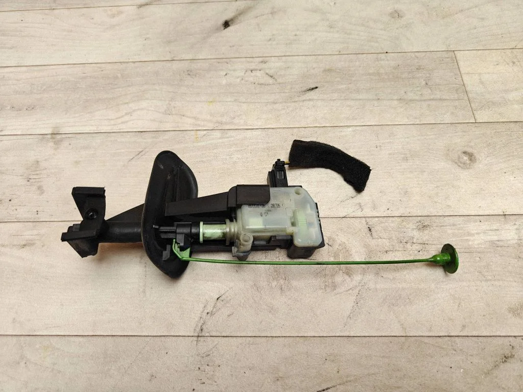 Fuel tank cap lock motor – Volvo V70 (2008-2013)