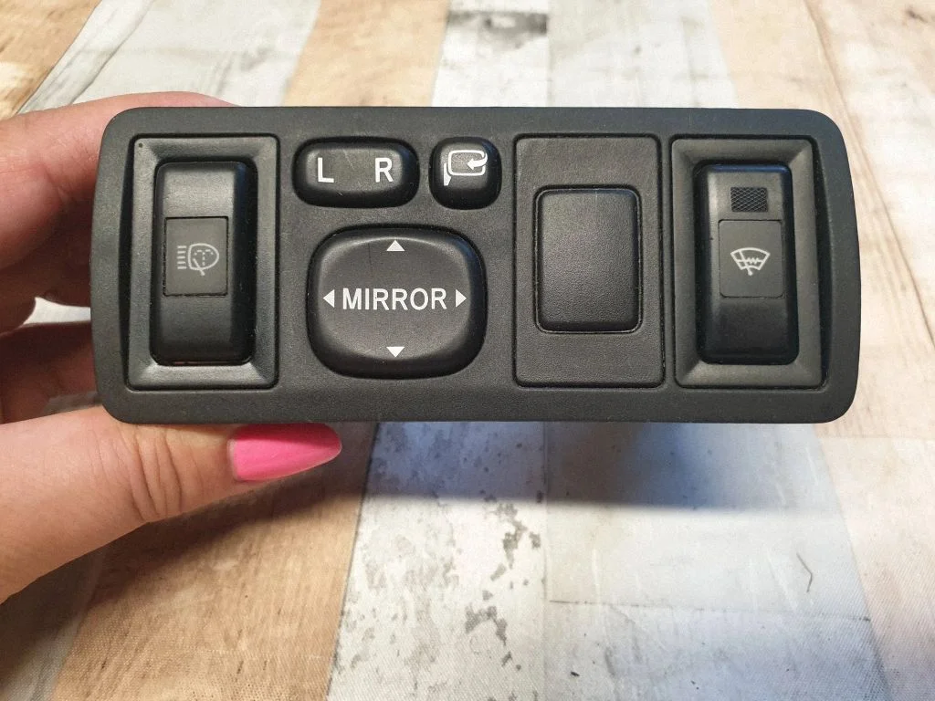 A set of switches – Toyota Avensis T250 (2006-2009)