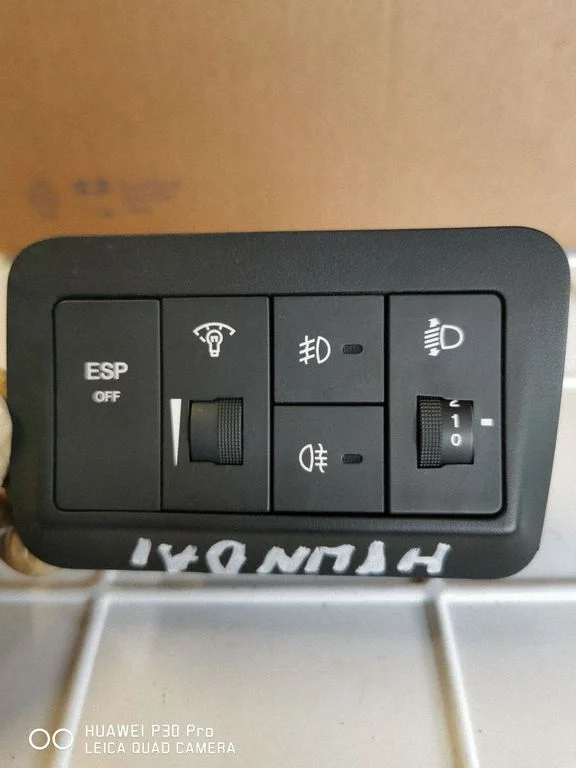 A set of switches – Hyundai Santa Fe (2006-2012)